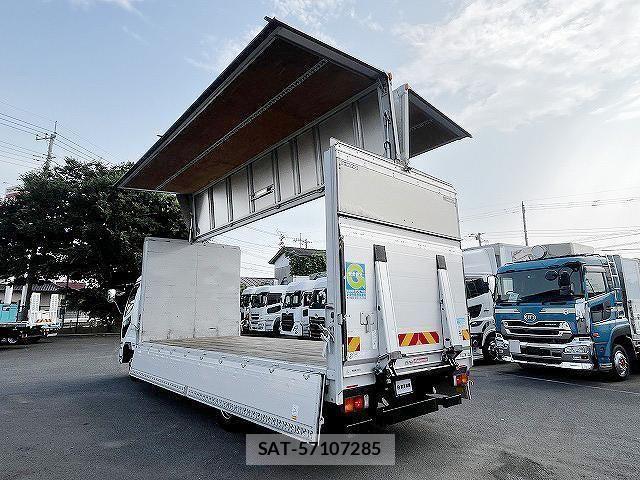 Mitsubishi FIGHTER 2017-09 8229979-5