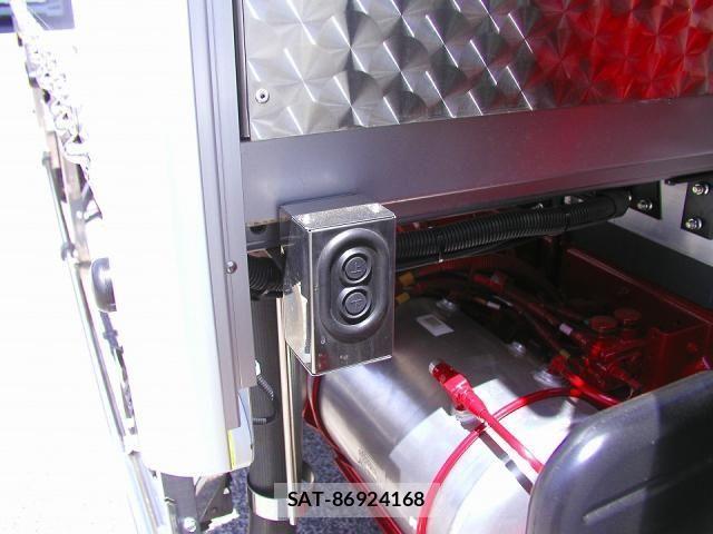 Mitsubishi FIGHTER 2026-04 8229938-17