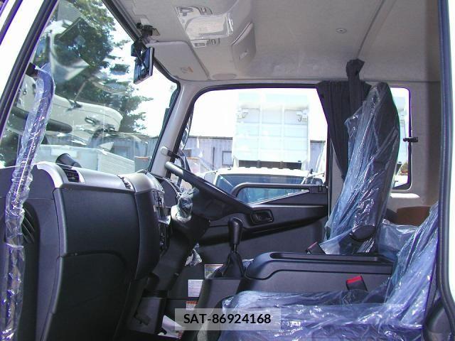 Mitsubishi FIGHTER 2026-04 8229938-24