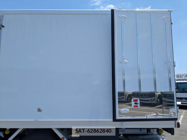 Mitsubishi FIGHTER 2026-01 8229944-21