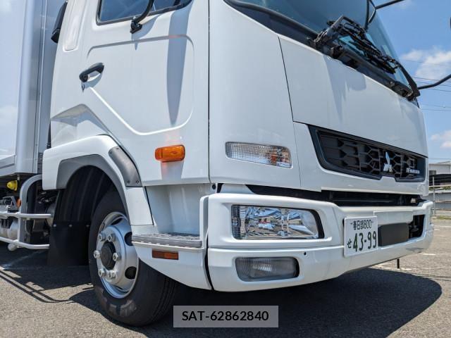 Mitsubishi FIGHTER 2026-01 8229944-25