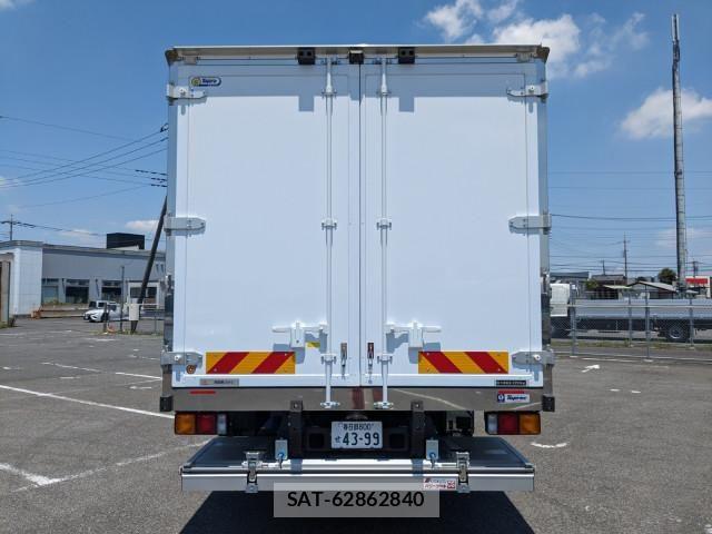 Mitsubishi FIGHTER 2026-01 8229944-4