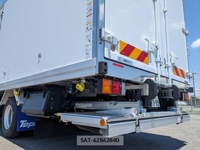 Mitsubishi FIGHTER 2026-01 8229944-6
