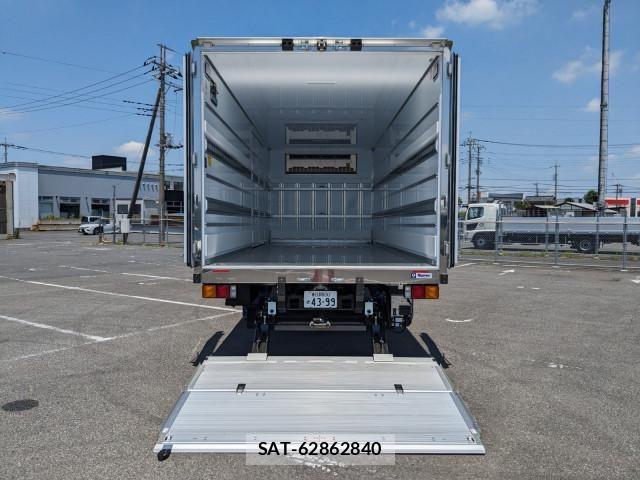 Mitsubishi FIGHTER 2026-01 8229944-8