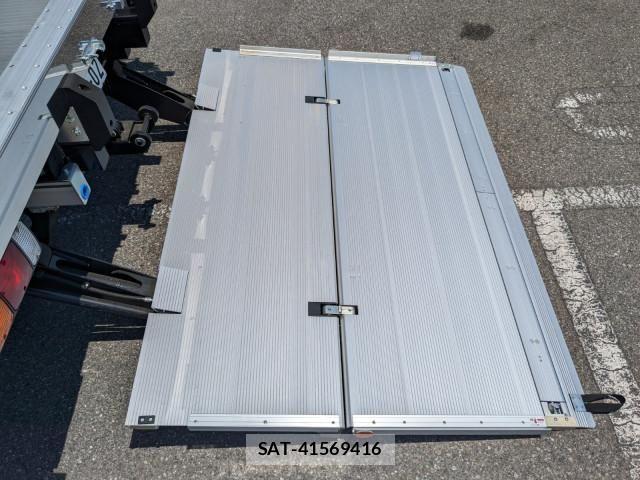 Mitsubishi FIGHTER 2026-01 8229947-9
