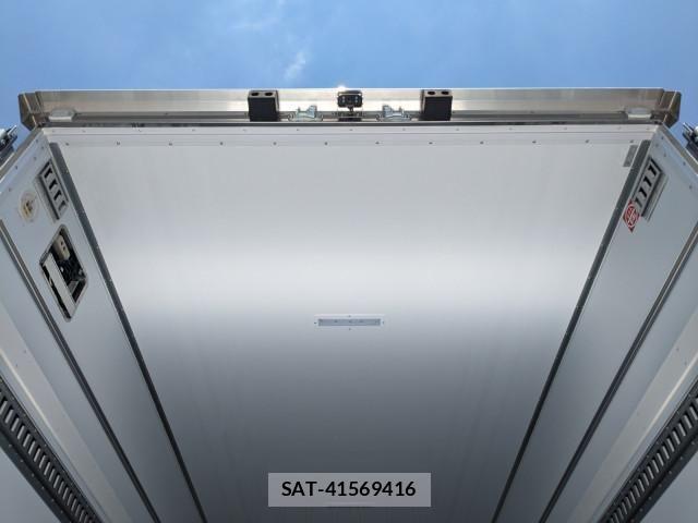 Mitsubishi FIGHTER 2026-01 8229947-12