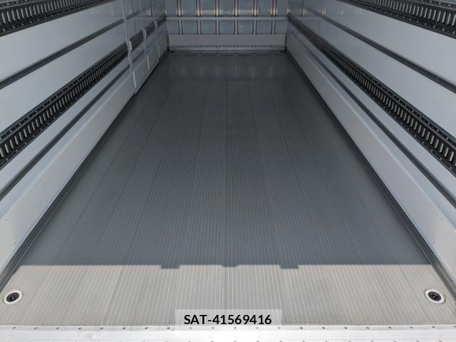 Mitsubishi FIGHTER 2026-01 8229947-13