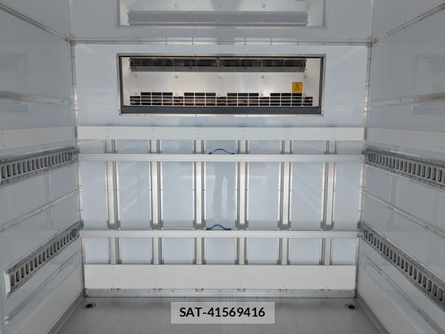 Mitsubishi FIGHTER 2026-01 8229947-17