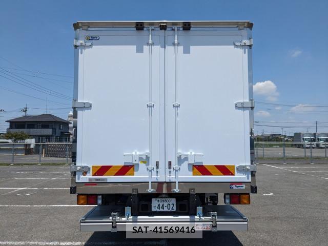 Mitsubishi FIGHTER 2026-01 8229947-4