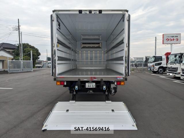 Mitsubishi FIGHTER 2026-01 8229947-8