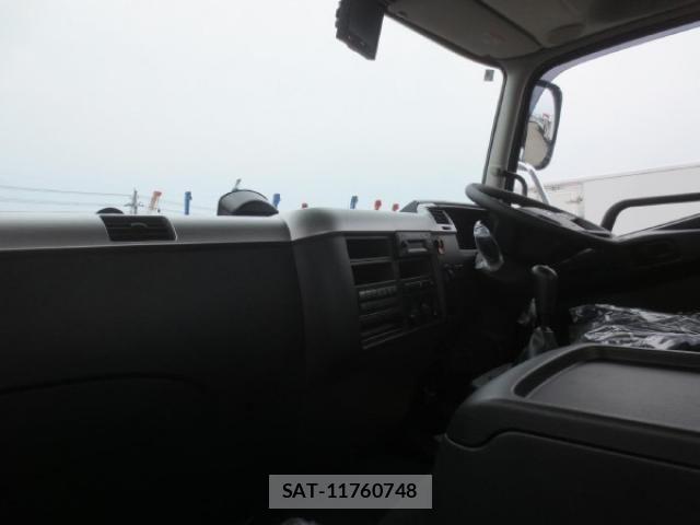 Mitsubishi FIGHTER 2026-04 8229966-14