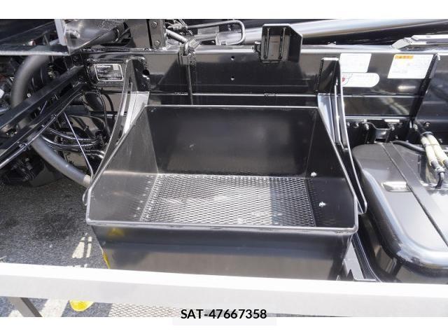Mitsubishi FIGHTER 2026-04 8229962-11