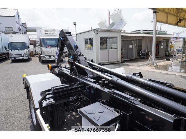 Mitsubishi FIGHTER 2026-04 8229962-22