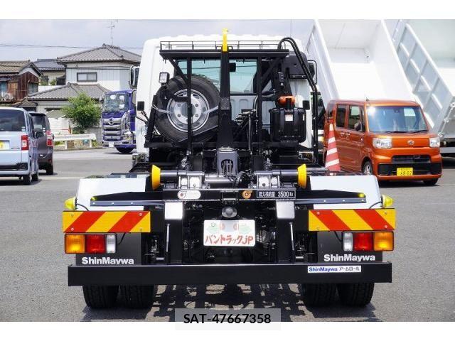 Mitsubishi FIGHTER 2026-04 8229962-3