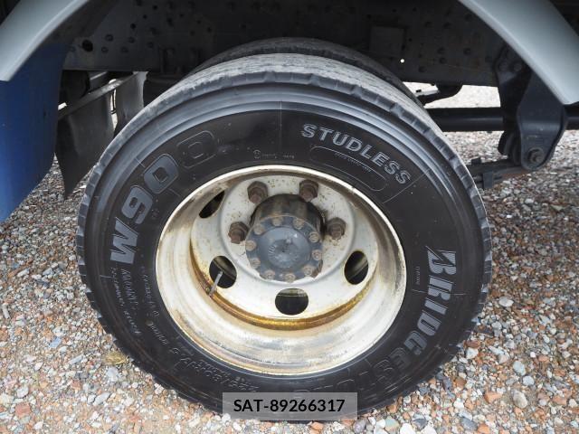 Mitsubishi FIGHTER 2015-12 8229983-13