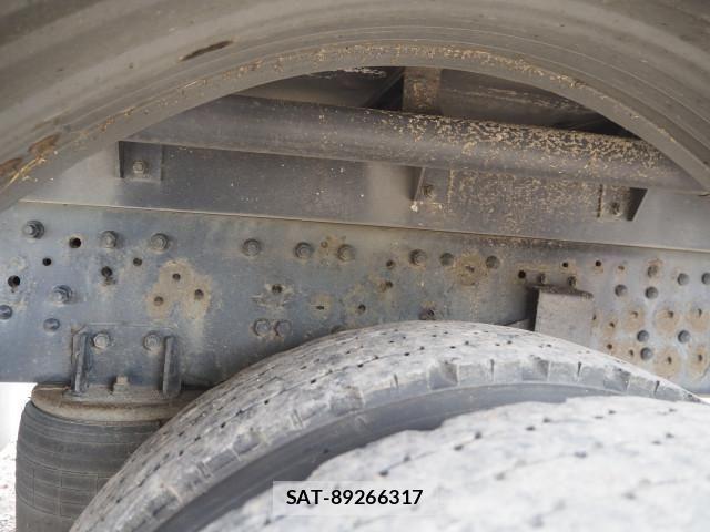 Mitsubishi FIGHTER 2015-12 8229983-14
