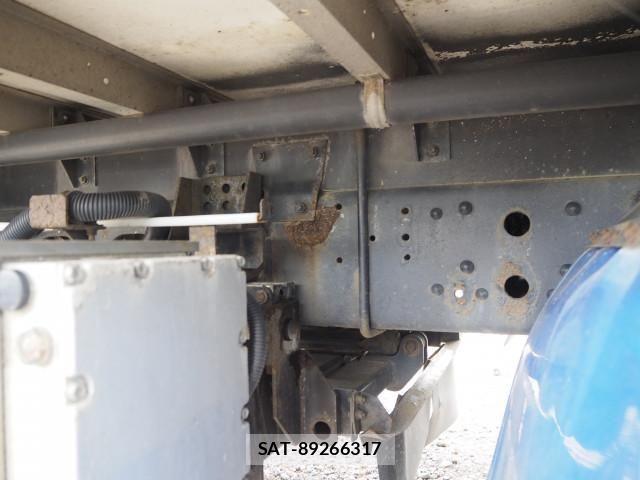 Mitsubishi FIGHTER 2015-12 8229983-15