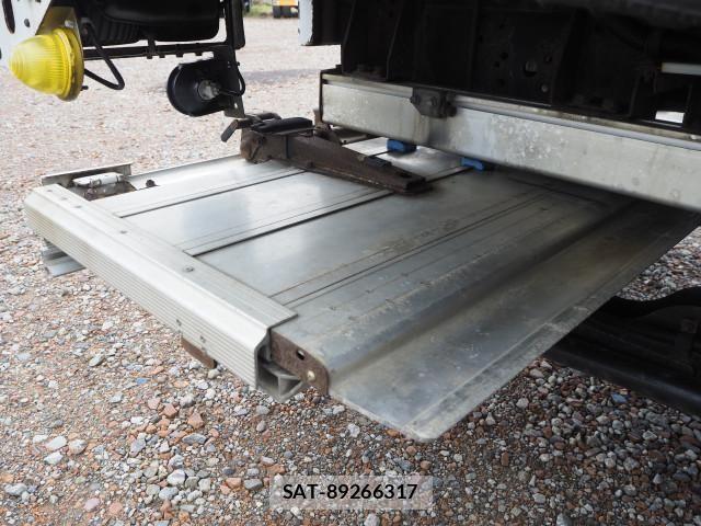 Mitsubishi FIGHTER 2015-12 8229983-16