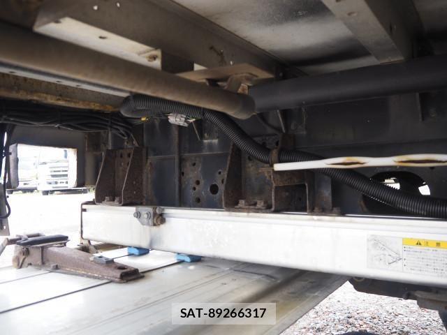 Mitsubishi FIGHTER 2015-12 8229983-17