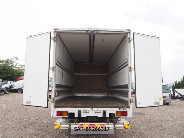 Mitsubishi FIGHTER 2015-12 8229983-20