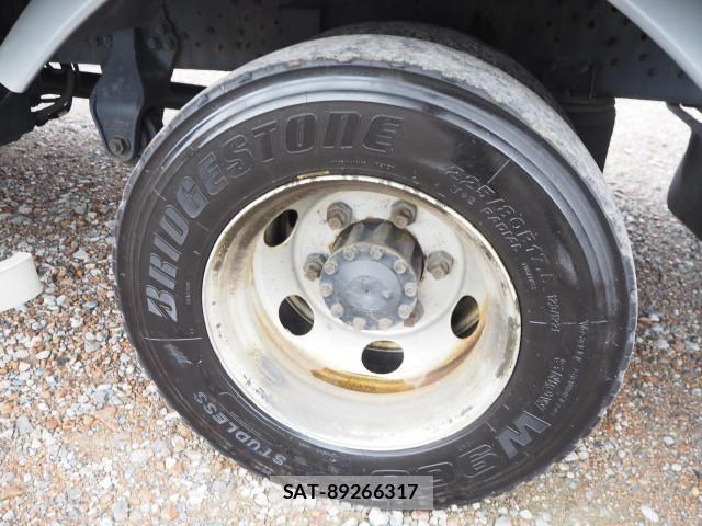 Mitsubishi FIGHTER 2015-12 8229983-27