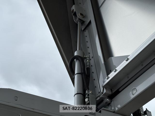 Mitsubishi FIGHTER 2018-06 8229977-29