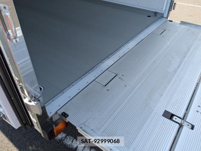 Mitsubishi FIGHTER 2026-01 8229949-10