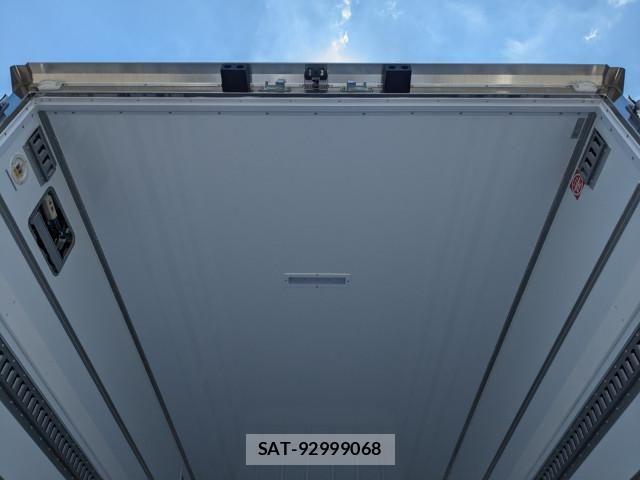 Mitsubishi FIGHTER 2026-01 8229949-12