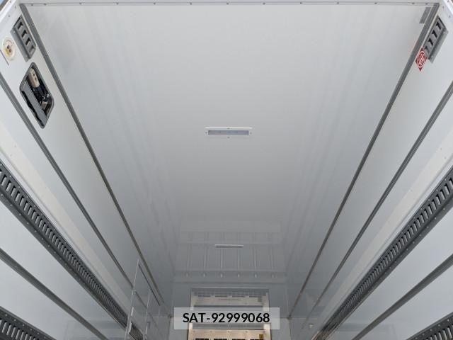 Mitsubishi FIGHTER 2026-01 8229949-14