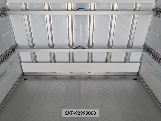 Mitsubishi FIGHTER 2026-01 8229949-15