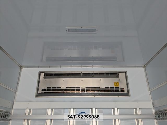Mitsubishi FIGHTER 2026-01 8229949-16