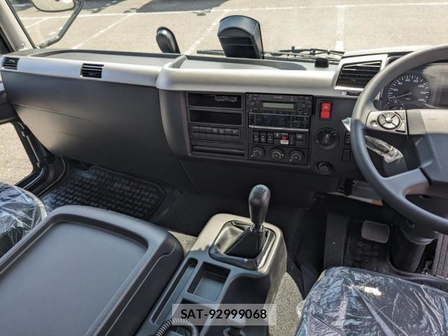 Mitsubishi FIGHTER 2026-01 8229949-26