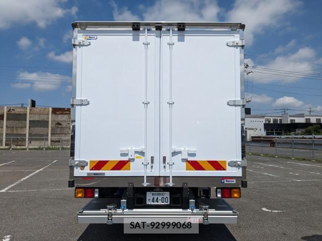 Mitsubishi FIGHTER 2026-01 8229949-4