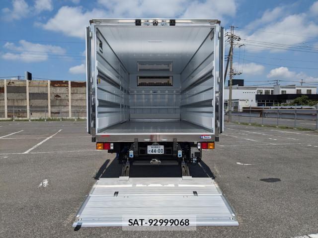Mitsubishi FIGHTER 2026-01 8229949-8