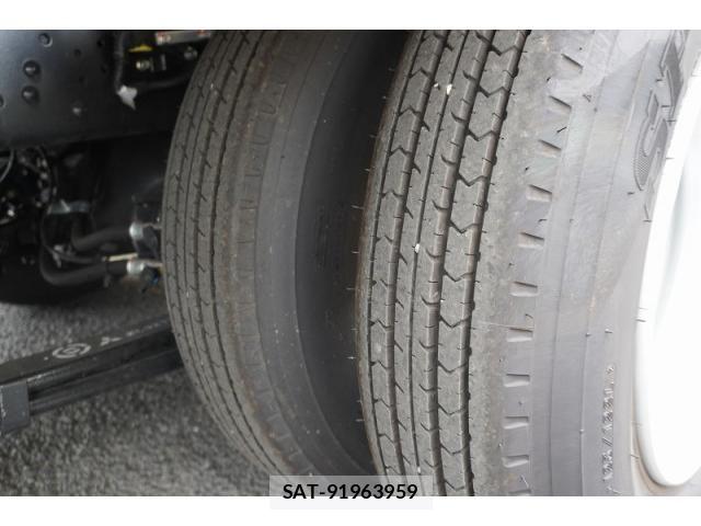 Mitsubishi FIGHTER 2025-10 8229959-10