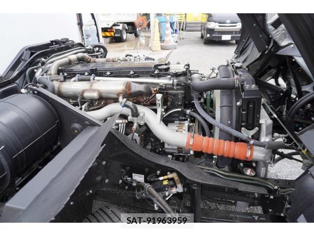 Mitsubishi FIGHTER 2025-10 8229959-15