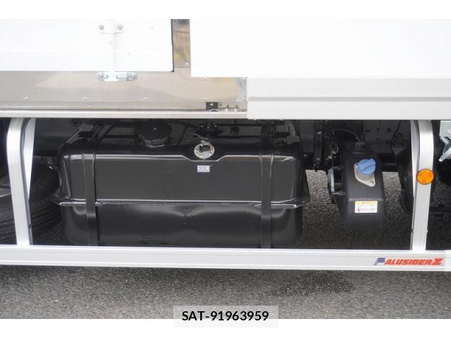 Mitsubishi FIGHTER 2025-10 8229959-18