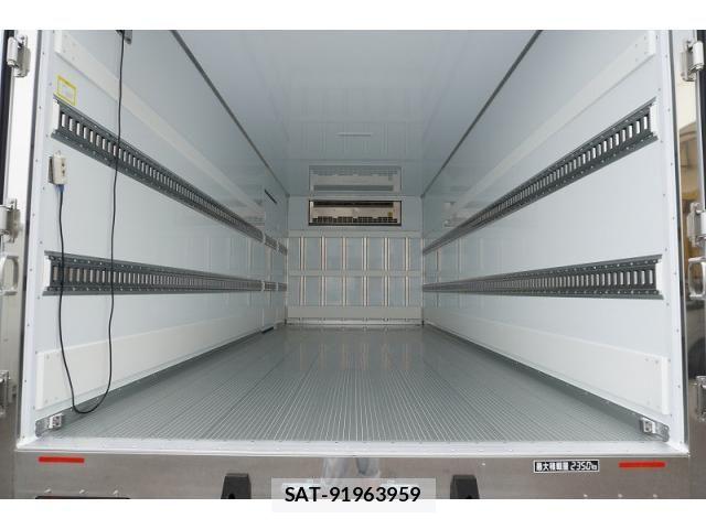 Mitsubishi FIGHTER 2025-10 8229959-21