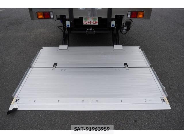Mitsubishi FIGHTER 2025-10 8229959-26