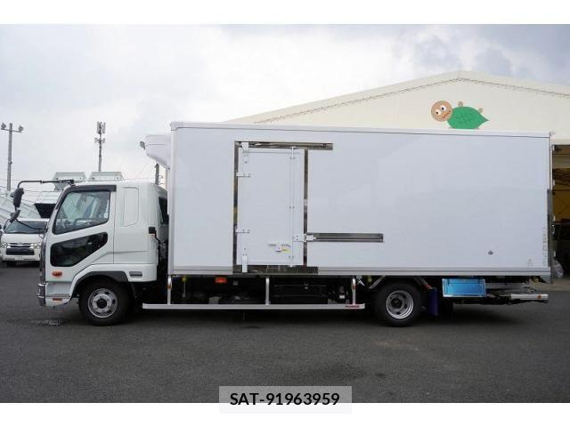 Mitsubishi FIGHTER 2025-10 8229959-2
