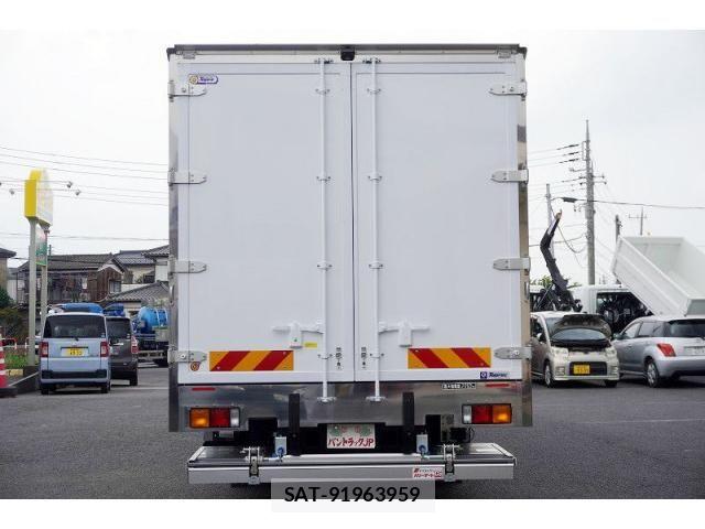 Mitsubishi FIGHTER 2025-10 8229959-3