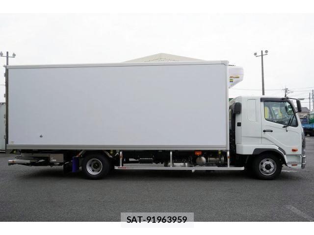 Mitsubishi FIGHTER 2025-10 8229959-4