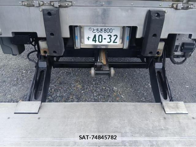 Mitsubishi FIGHTER 2019-07 8229981-24