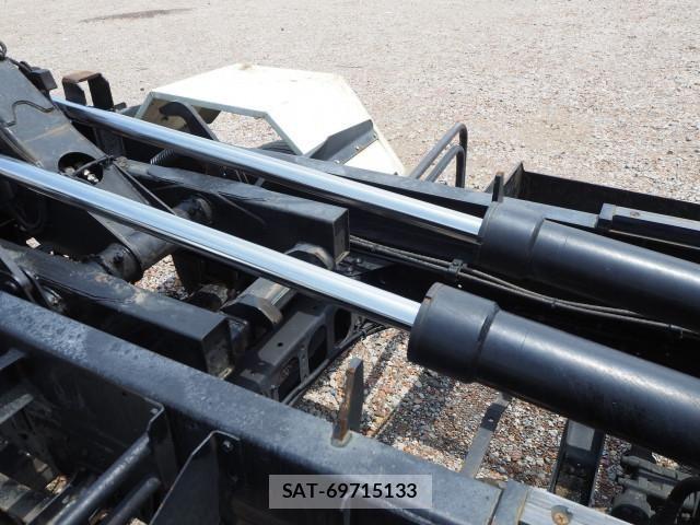 Mitsubishi FIGHTER 2013-06 8229980-9