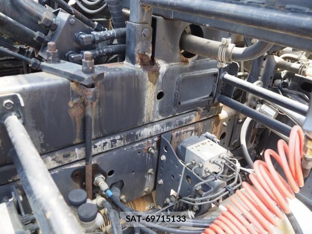 Mitsubishi FIGHTER 2013-06 8229980-17