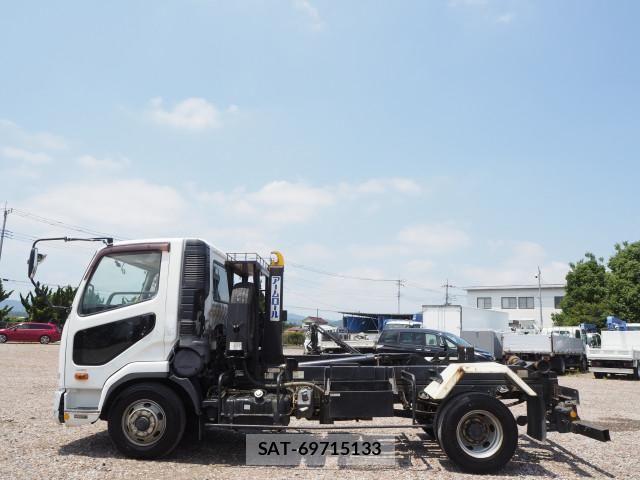 Mitsubishi FIGHTER 2013-06 8229980-1