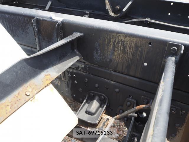 Mitsubishi FIGHTER 2013-06 8229980-20