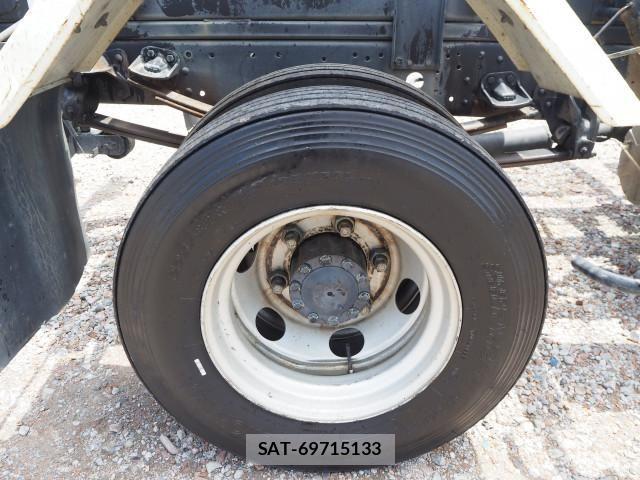 Mitsubishi FIGHTER 2013-06 8229980-23