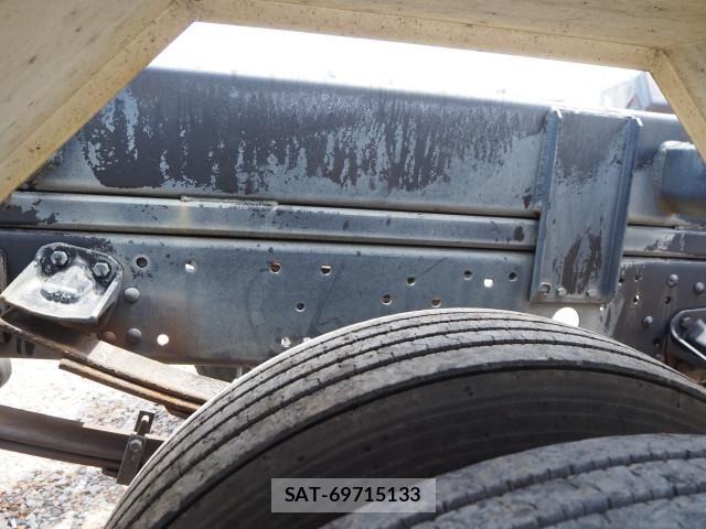 Mitsubishi FIGHTER 2013-06 8229980-24