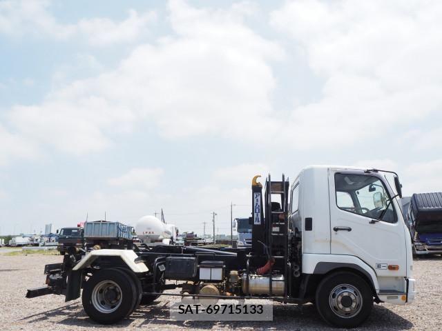 Mitsubishi FIGHTER 2013-06 8229980-5